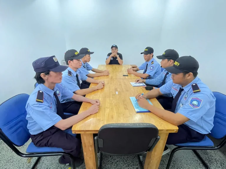 Nhân viên Bảo Vệ Đại Dương VN thực hiện nhiệm vụ bảo vệ theo ngày tại khu vực khách hàng yêu cầu.
