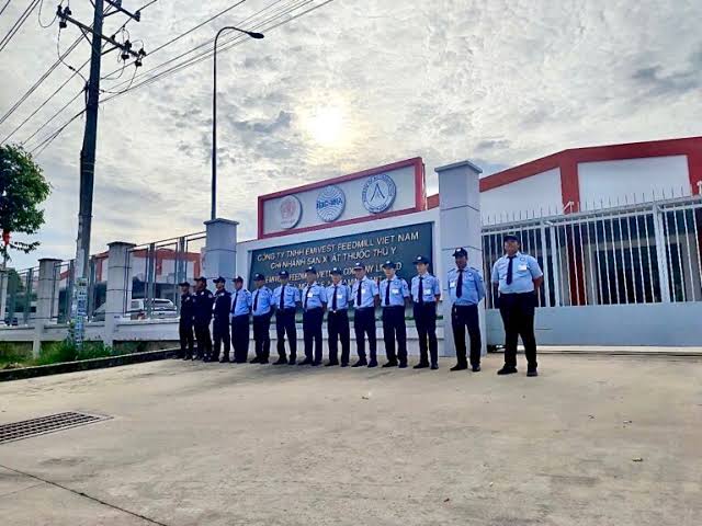 Dịch vụ bảo vệ khu công nghiệp: phạm vi, ca trực, kiểm soát xe và nhà thầu